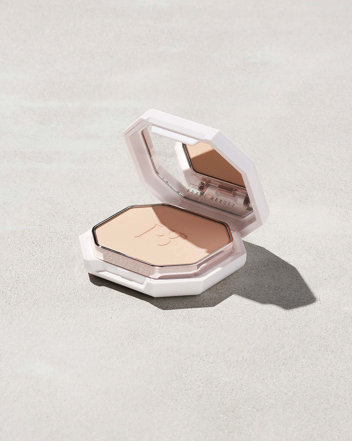 Pro Filt'r Soft Matte Powder Foundation shown in shade 140