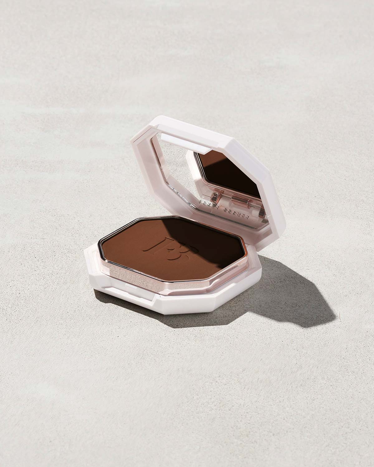 Pro Filt'r Soft Matte Powder Foundation shown in shade 460