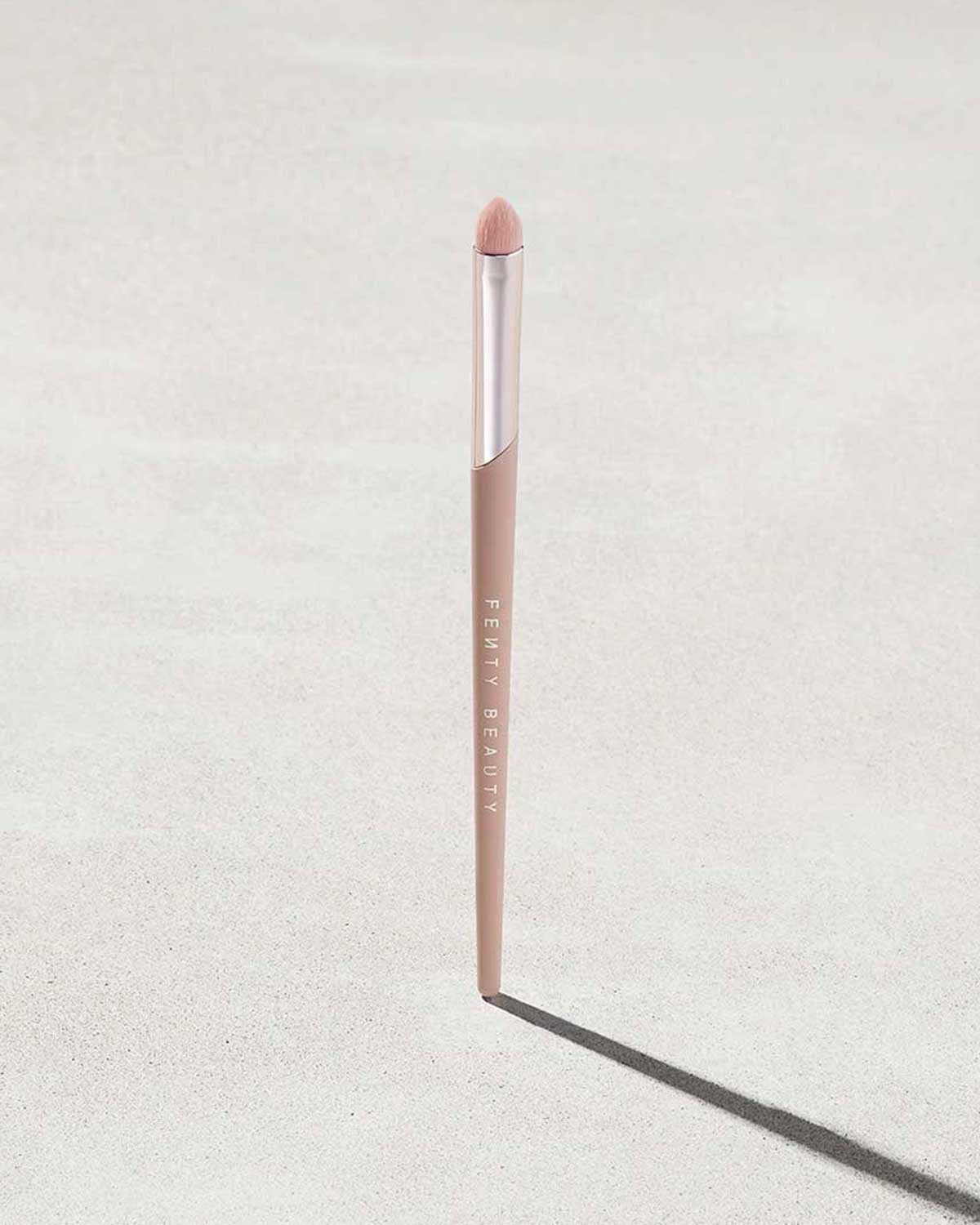 Fenty Beauty Precise Definition Eyeshadow Brush 220