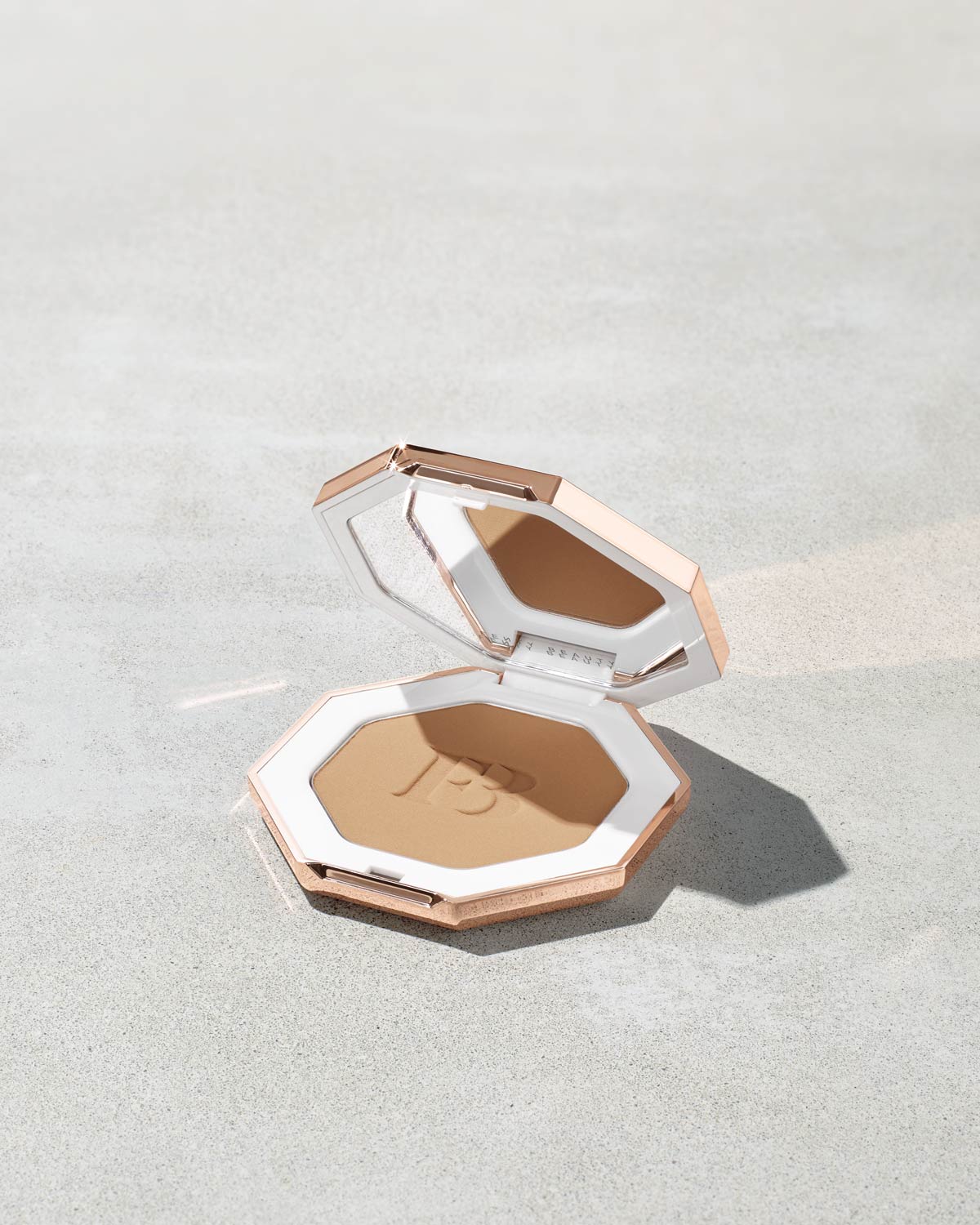 Fenty Beauty Sun Stalk'r Instant Warmth Bronzer — Shady Biz