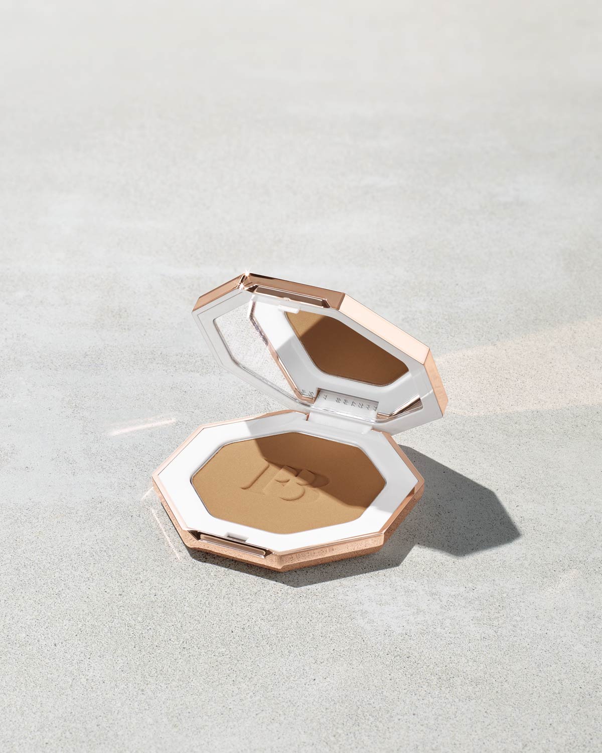 Fenty Beauty Sun Stalk'r Instant Warmth Bronzer - Private Island