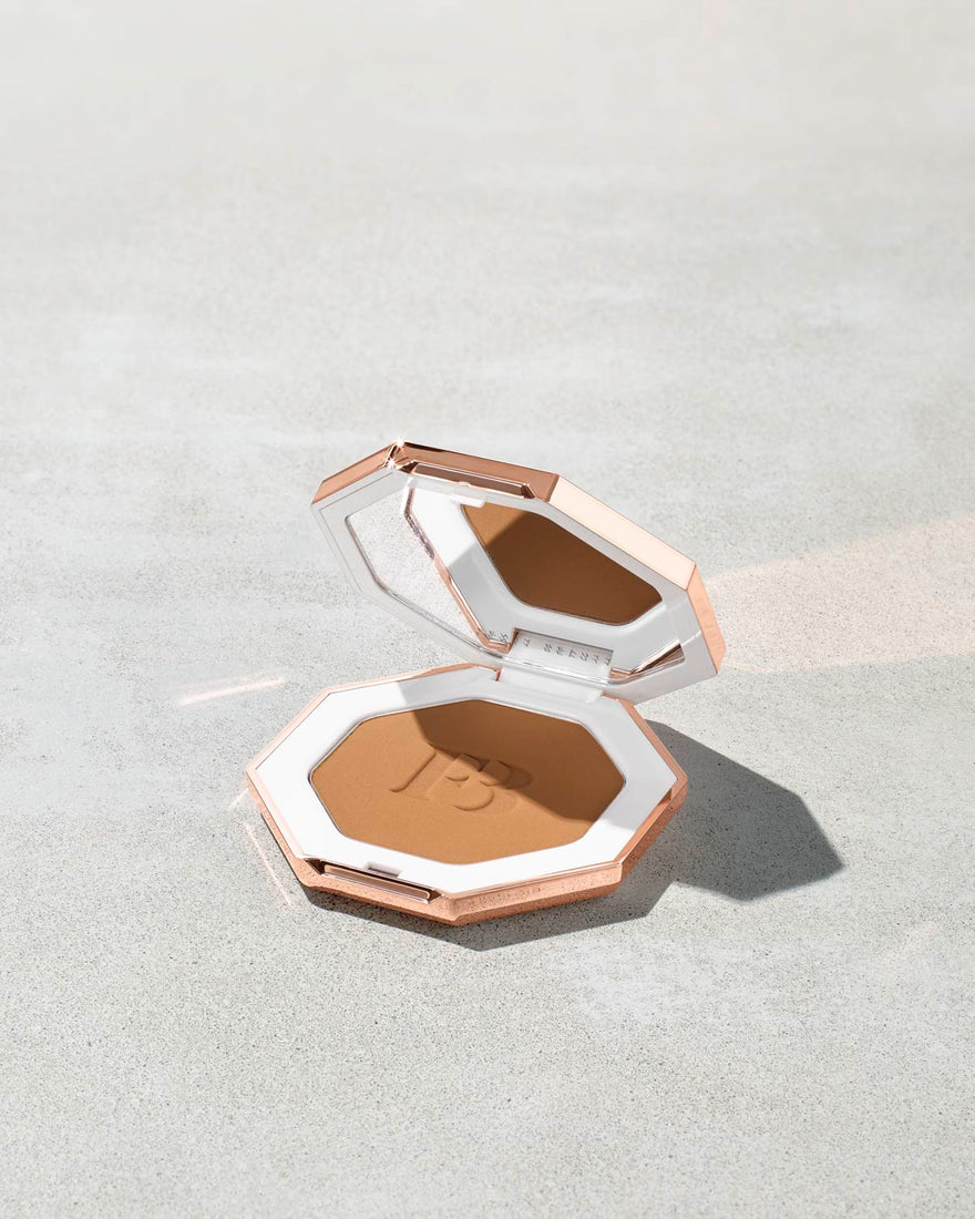 Sun Stalk'r Instant Warmth Bronzer shown in shade I$land Ting