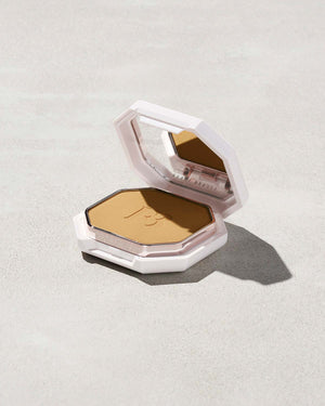 Pro Filt'r Soft Matte Powder Foundation shown in shade 255